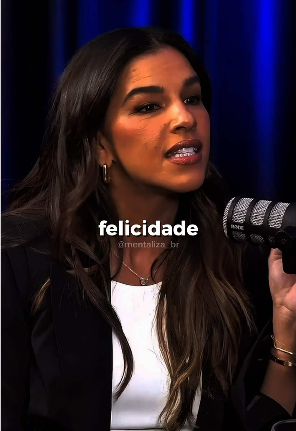 A alegria incomoda e a felicidade também Não é corpo, posição social ou casa bonita. O que incomoda nos outros é a alegria. Que loucura: a felicidade incomoda mesmo. #alegria #felicidade #reflexão 