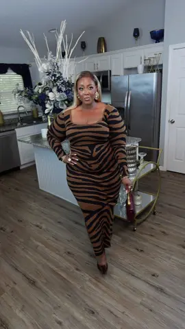 Pooh the collarbone said “proof of progress.”  I dropped the weight and the unnecessary! Now  I’m living and not just existing!  Outfit Details: ⬇️ https://linktr.ee/shawanav #thepurposepusher #consistencywins #hellopurpose #fıtnessmotivation #weighlossjourney        