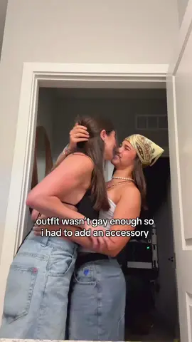 can’t leave the house w/o it 🧎🏽‍♀️@Luathebrazilianone #wlw #lgbtq #latinas #wlwcouple #fyp