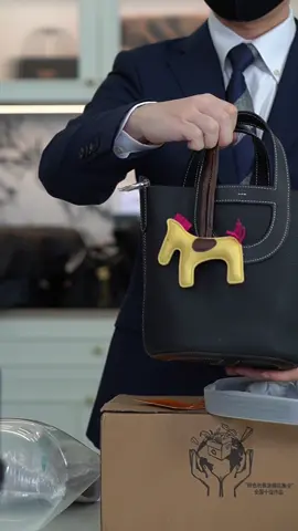 Un bolso con muy buena piel.#luxury #luxurybag #bolso 