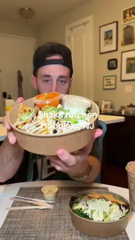 Straight heat as per uuuuze from @Shaka Kitchen  #smoothie #buffalochicken #eatingshow #foodreview #tastetest 