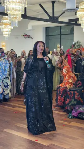 Kiin Jamac, a surprise guest, made an epic appearance at Sahra’s Shaash Saar in #minneapolis. The event was held at the beautiful @amaaleventcenter. #somalitiktok #fyp #somalisnaps 