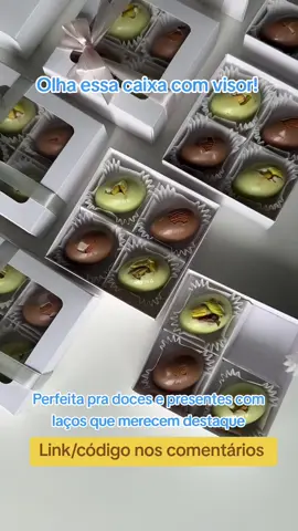Esse kit com 10 caixas 15x15x4 cm vem com visor em acetato, ideal para doces, presentes, lembrancinhas e kits personalizados. Perfeitas para vender mais, encantar o cliente e valorizar seu trabalho! ✅ Frete grátis acima de R$10 ✅ Duas cores: Branca ou Kraft ✅ Preço promocional por tempo limitado! #embalagens #doces #presentes #confeitariadesucesso 