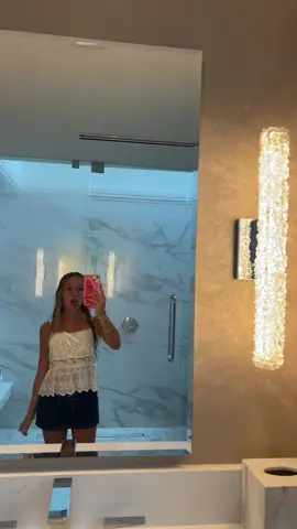 🌷🌷#flordia #loveshackfancy #fyp #fakebody 