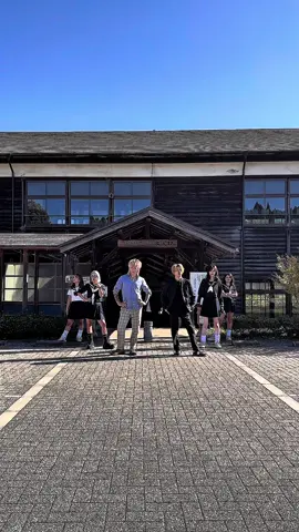 ずっとリピートしてたらいつの間にか踊ってた💃#TikTok学園 #教室 #集合写真 #学校あるある #ゴリラダンス  【出演者】 @宝🫛🇮🇷  @ドンキー👑🦍【上級レベル会長下心】  @🐶トイプー(toypoo)  @mana🐺🩶  @まほ🙀🍺  @🐫りっちゃん🐝🍯  @🩵ゲリィガガ🩵💩🩵 