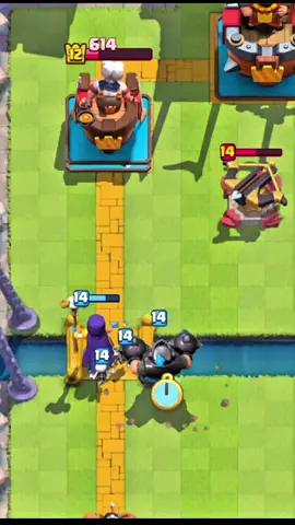 Larry is King #clashroyale 
