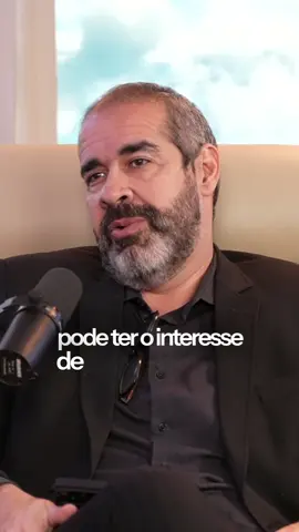 Devemos regular as redes sociais? Neurocirurgião @ppmelo discute! Episódio completo no canal Trip Inusitada! . . . . #redessociais #tripinusitada #podcast #trip #regulamentação 