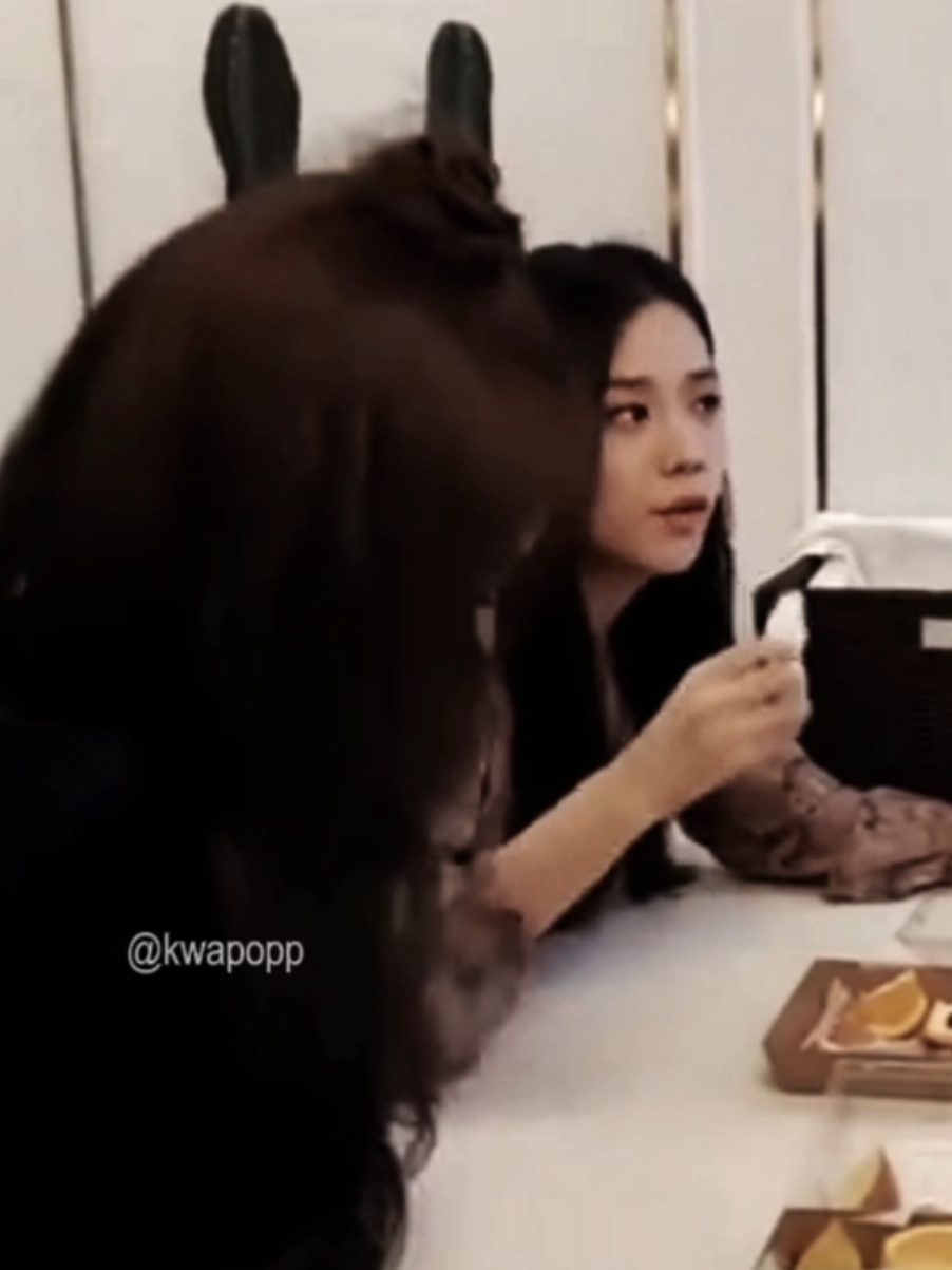 aciklama maciklama yok size karnim agriyo #🏳️‍🌈 #jenlisa #wlw #kesfet #kwapopp onceki videom buna benzer bsii ama aynisi drgil ohh