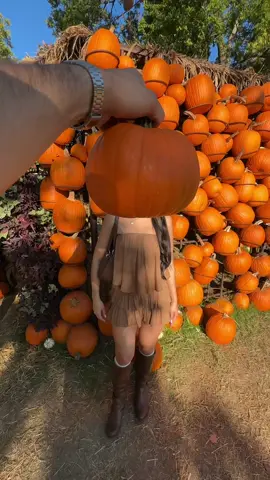 pumpkin patch d8 🥹🤎🎃🍂 #pumpkinpatch #pumpkinpatchoutfit #fall #fallseason #coupletrend #fyp 
