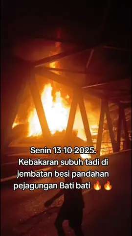 SENIN 13-10-2025. Terjadi musibah kebakaran subuh tadi di jembatan besi pandangan pejagungan bati bati 🔥🔥 copas...!!!  [13/10, 04.14] : 10 buah rumah [13/10, 04.15] : D mana TKM nya om ? [13/10, 04.19] : Jembatan penjagungan [13/10, 04.19] : Masuk Tala [13/10, 04.22] : Kebakaran Di Jalan A Yani Pandahan Dekat Jembatan Besi Penjagungan Kecamatan Batu Bati Kabupaten Tanah Laut Provinsi Kalimantan Selatan (Senin 13/10/25) lokasi https://maps.app.goo.gl/zaghCeu3URVK1aRj8?g_st=ac Terima kasih sudah baca dan nonton videonya, bilamana ada informasi yg keliru mohon di koreksi atau tambahkan di kolom komentar bawah 👇 follow akun tiktok ulun bantu like dan share Terima kasih.  #kalimantanselatan #kebakaran #pemadamkebakaran #batibati #berandatiktok 