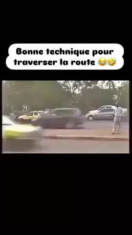 Bonne technique pour traverser la route 😂🤣 #humour #fyp #comedia 