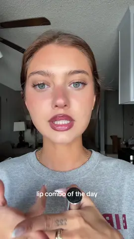 Lip combing of the dayyy @NYX Professional Makeup lip lingerie in “up to no good” and “Los Angeles” @Wonderskin Beauty lip stain in “whimsical” and @essence.cosmetics in “pink champagne”