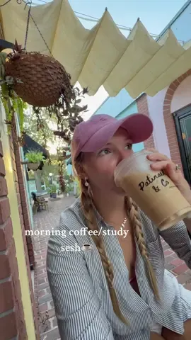 Little morning coffee to start the day off productive💓☕️ #productivemorning #morningcoffee #studytok 