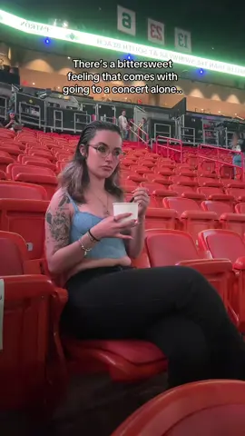 There’s just something about it 🥹 #concert #billieeilish #billieeilishtour #miami #concertcheck 