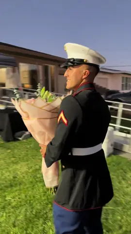 POV you surprised your mom and abuelita after 7 months of training  #fyp #foryoupage #marines #mariachi #surprise 