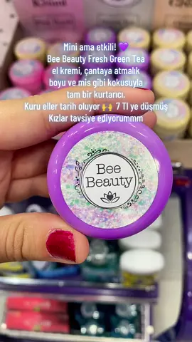 Mini ama etkili! 💜*   Bee Beauty Fresh Green Tea el kremi, çantaya atmalık boyu ve mis gibi kokusuyla tam bir kurtarıcı.   Kuru eller tarih oluyor 🙌   #BeeBeauty #ElKremi #YeşilÇay #reklam değil ama #önerim  