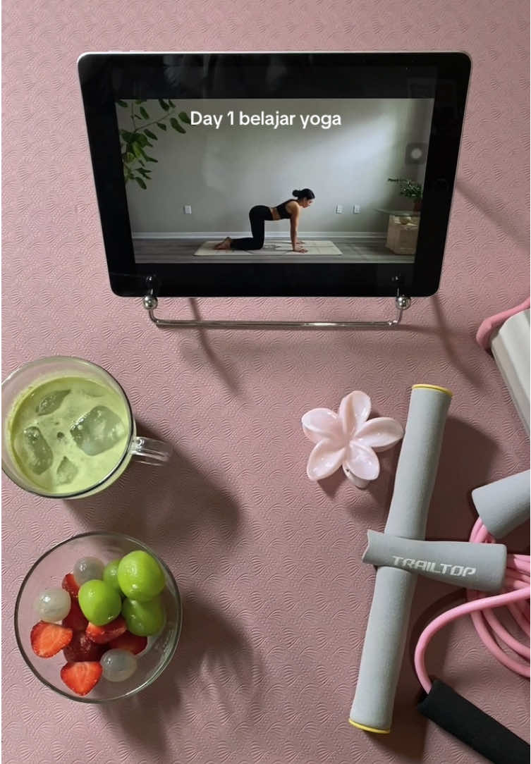 Matras yoga kaum mendang mending🫰🏻😚🫰🏻 nyaman empuk dear💘 #yoga #matrasyoga #trailtop 