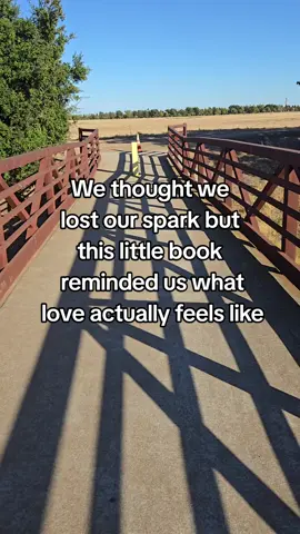 It’s crazy how one tiny book can make two people fall in love all over again. Sometimes, it’s not grand gestures — it’s the little reminders that matter most. 💞 #couplegoal  #relationshipbooks  #giftforhim #giftforher  #lovethatlasts 
