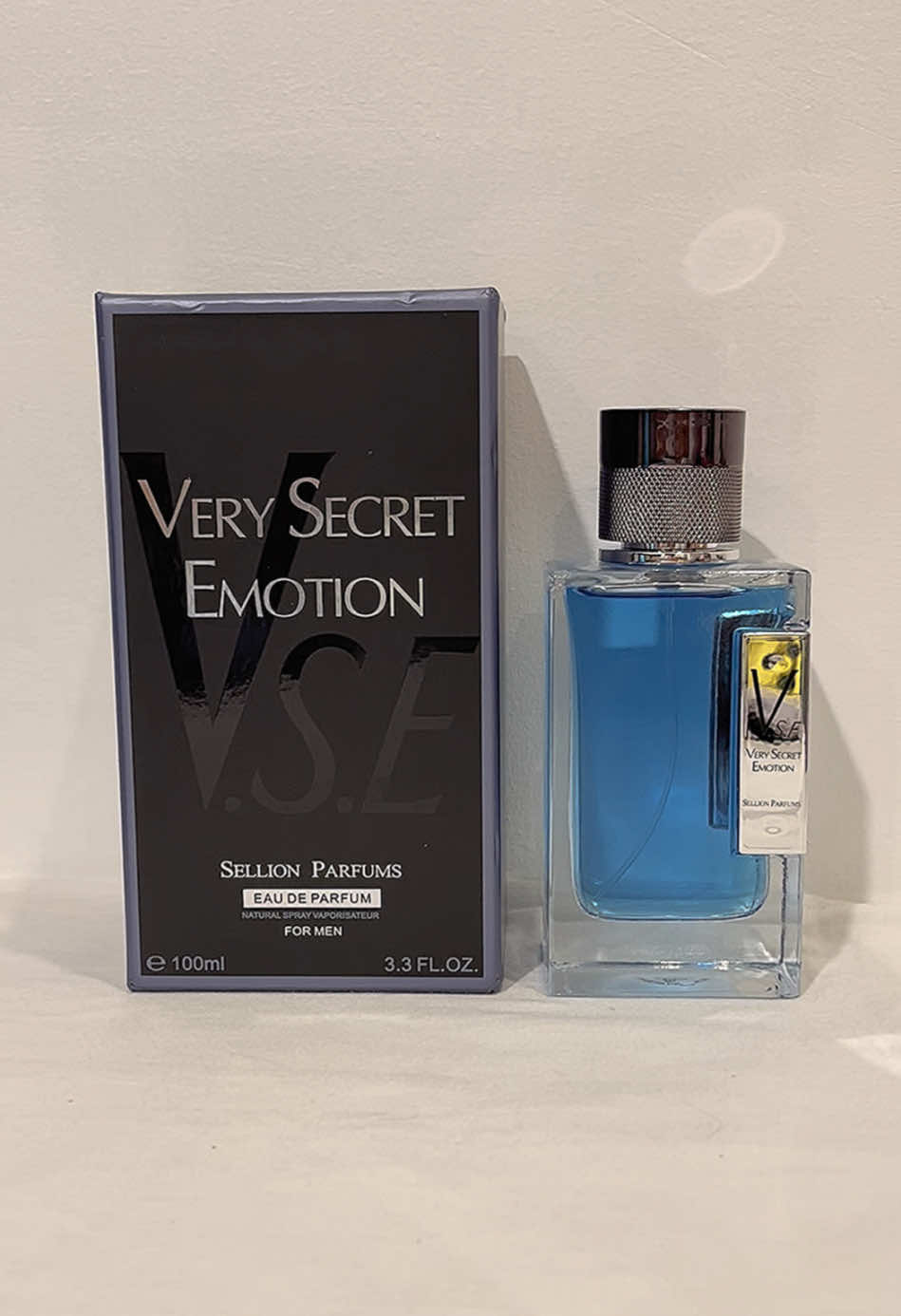 Unleash your secret confidence with every spray! 💧Sellion V.S.E. Perfume blends fresh woody notes that last 12+ hours — a timeless scent for the modern man. Perfect gift for him this Christmas! 🎁✨ @Sellion PH #verysecretemotion #menperfume #perfumeformen #giftideasformen #perfumegiftformen 