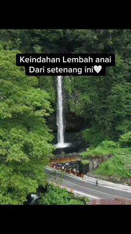 Air terjun lembah anai meluap akibat curah hujan tinggi, akibatnya membuat lalu lintas tersendat, Semoga kembali tenang dan tidak ada korban #lembahanai #sumbar #indonesia #bencanaalam #fyppppppppppppppppppppppp 