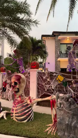 POV: you came across the spookiest house in Miami 🎃 #miami #halloween #florida #spooky #fyp 
