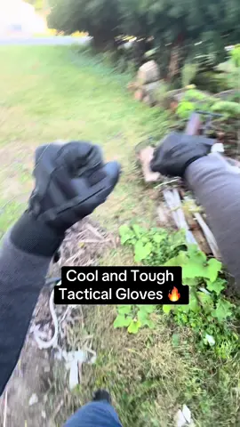 Not just functional, but also a statement. These gloves bring the heat and keep your hands safe, all while looking awesome. 