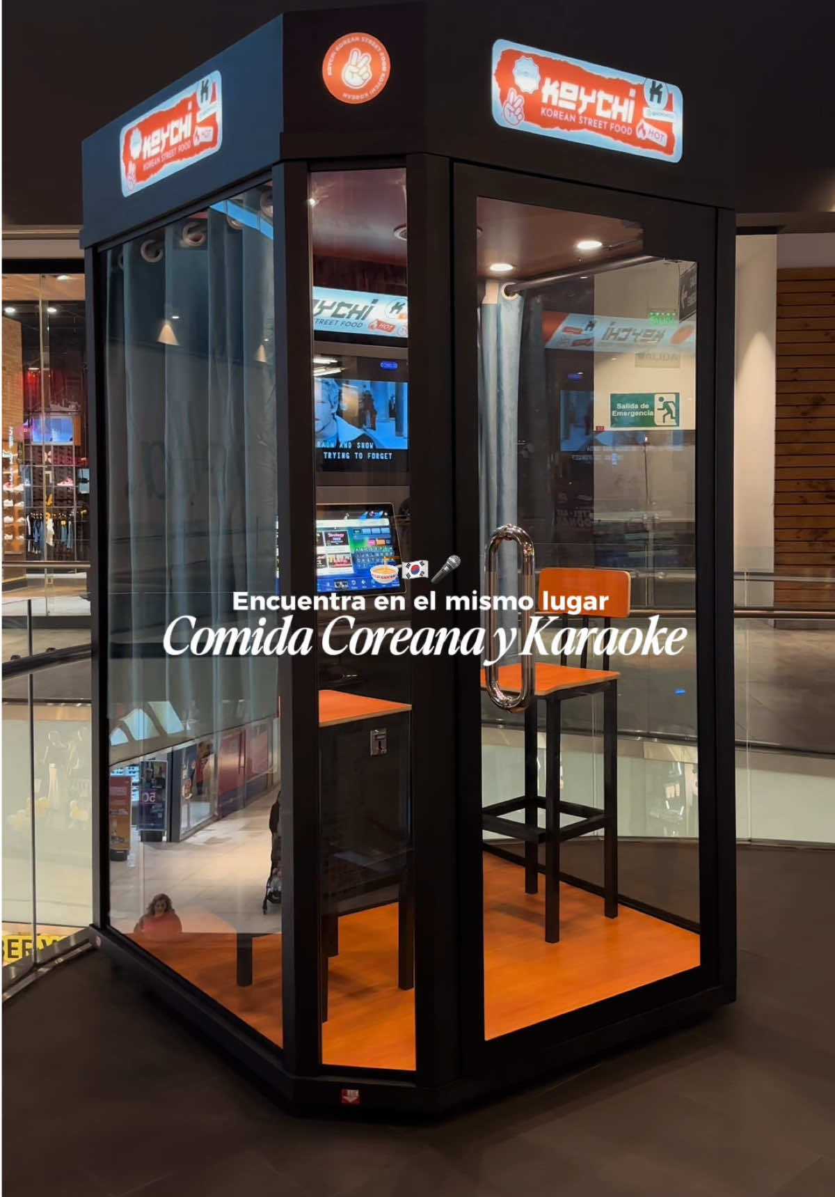 Karaoke y Comida Coreana = Plan perfecto 🍜🇰🇷🎤 Ahora en @koychi.cl encontrarás comida coreana callejera, buena vibra y hasta karaoke 🎤🇰🇷 En el nuevo Callejón Asiático de MallPlaza Los Dominicos, esta ideal para ir con amigos y compartir platos abundantes 🍽️ Lo que comimos 🥢 Tteokkochi frito: $9.990 Boneless: $13.490 Bibimbap: $13.990 Japche vacuno: $14.990 Bokkeumbap de cerdo: $13.990 Bebestibles: Sencha-Wi: $4.500 Coco Palm: $3.500 Limonada Red: $4.000 Para el KARAOKE 🎤  Ficha Karaoke: $2.000 Puedes cantar una canción de lo quieras! #comidacoreana #chile #kfood #streetfood #santiago #callejonasiatico #karaoke #parati #fyp #panorama #Foodie #koychi