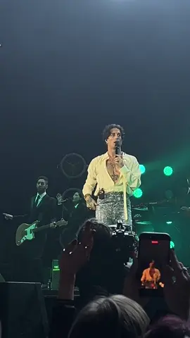 “okay, pronti?” 🥴 #damianodavid#roma#over#concert#funnylittlefearsworldtour2025 @Damiano David 😻