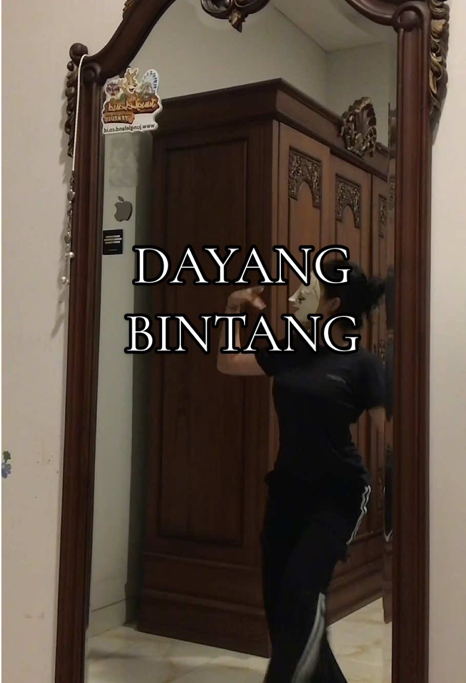 Dayang Bintang ❗️⭐️ Selalu telat join trend yang asik🤦‍♀️ was a tough challenge tho 😭 masih perlu banyak belajar nih   Dc @Deno  #dayak #tari #fyp
