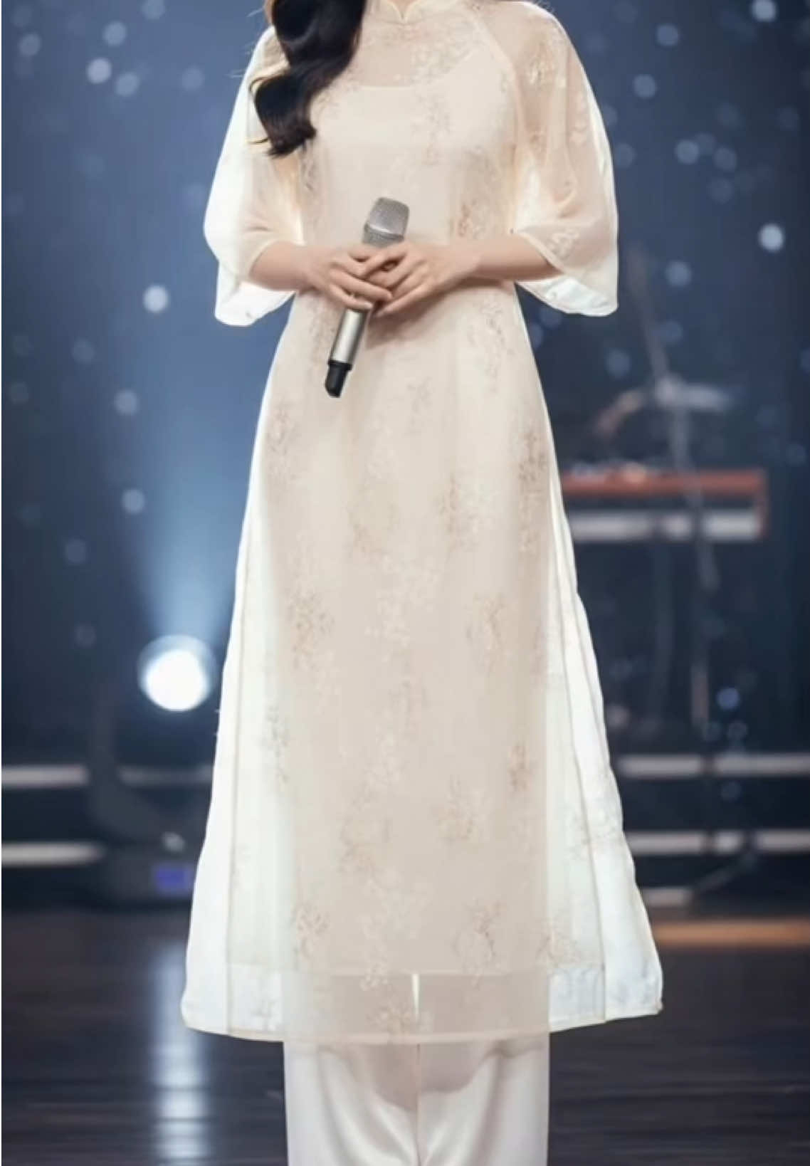 Áo dài cách Tân mặc tôn dáng đẹp #aodaithoitrang #aodaicachtannu #aodaivietnam #aodaigiaovien #aodaitet 