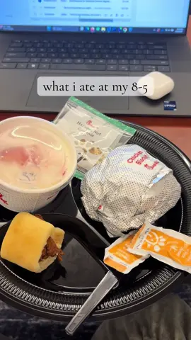 short video but i was brain dead from a two day meeting😵‍💫😵‍💫😵‍💫 #wieiad #whatiateatmy8to5 #eatwithme #matt #jacks 