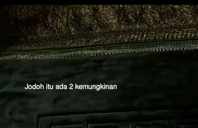 Kalau kita nak memilih seseorang untuk dijadikan pasangan hidup. Maka pilihlah dia yang paling bersungguh nak menghalalkan kita. Effort dia untuk ke next step tu ada. Kita nampak semua usaha dia. Baik jumpa mak ayah, buat kerja lebih masa dan sebagainya. Bukan hanya dia pandai cakap I love You tapi lembu pun boleh terbang. Nak kahwin tapi persiapan masih zero. Dah datang berjumpa mak ayah tapi masih lagi tak bersungguh nak berkahwin. Sekarang bukan lagi satu kepastian kalau seseorang tu dah datang berjumpa kedua mak ayah kita. Dia akan berkahwin dengan kita. Dia ikhlas nak dekat kita. Kerana hanya akad yang indah menjadi bukti cinta sebenar. Perasaan cinta dan sayang saja masih tak cukup. Cinta tak boleh menghilangkan rasa lapar disaat kamu kelaparan. Apatah lagi ketika kau tengah kebuluran sebab tak makan. Kita bukan hidup dalam alam fantasi, atau hidup dalam novel cinta yang penuh dengan rekaan. Sedarilah kita berdiri pada bumi yang nyata. Dan satu lagi. Nak pilih dia jadi pasangan hidup kita. Biar dia sayang kita lebih dari kita sayangkan dia. Sebab itu adalah tanda dia ikhlas mahu hidup berdua dengan kita. Tapi kalau kita ni dah tak lagi diperlukan. Menghargai tapi dihargai. Better angkat kaki je. Kenapa kita nak menghargai seseorang yang tak menghargai kita? Move on. Usah terus berharap pada hati yang dah tak sudi menerima kita. Last but not least, Carilah pasangan hidup yang boleh menjadikan kehidupan kita lebih baik. Boleh sama-sama berusaha untuk perbaiki diri. Bukan hanya kehidupan untuk dunia saja. Tapi juga kehidupan untuk akhirat. Bila kita tak solat dia mengingatkan kita tentang solat, jangan tinggalkan solat 5 waktu walau sibuk mana pun kita dengan dunia Dan jangan memilih pasangan hidup semudah kita nak membeli kangkung di pasar pagi. Sedang kangkung yang kita pilih pun belum tentu masih elok. Apatah lagi nak mencari pasangan hidup. Memilih pasangan hidup ni ibarat kita nak membina sebuah rumah. Jika tiang yang kita bina utuh maka potensi untuk rumah tu bertahan lama adalah sangat tinggi. Maka begitu juga sebaliknya jika kita hanya mencari pasangan hidup sekadar tangkap muat. If you know what i mean  Hidup berdua ni kalau boleh biar jodoh kita dan dia kekal sampai syurga Allah, kalau terputus di dunia kita berharap dan berdoa, minta supaya Allah satukan di akhirat sana. Itu tujuan kita berkahwin. Bukan sekadar berkahwin untuk hidup berdua di dunia saja Dan kepada kalian yang dah bercinta bertahun-tahun. Dah kenal lama bukan satu jaminan yang kamu dah kenal diri dia yang sebenar. Nak kenal diri dia yang sebenar bagaimana. Nikahi dia. Jangan sangka apa yang kita rasa baik untuk kita itu adalah baik buat kita. Sebab boleh jadi dia yang kita anggap jodoh kita. Sebenarnya adalah jodoh orang lain. Jadi bersederhanalah dalam berkasih Buat kalian yang tengah menanti hari bahagia. “Sirru Ala Barakatillah” berjalanlah di atas keberkatan Allah SWT. Binalah hubungan rumahtangga kalian dengan taqwa dan rasa takut yang tinggi kepada Allah. Dan buat kalian yang masih single, usah lah merasa diri tak laku di mata orang lain. Kerana kita ada bahagia kita masing-masing.. Allah knows what is the best for you ♥ #salamdhuha  #cintakeranaallah  #fyppppppppppppppppppppppp 