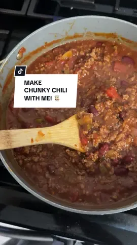 I know yall feel that breeze.. and you know what that means - it’s time to make a pot of chili with a side of cornbread.  Tis the season! 🍂🍁🍃 #fallmeals #chili #cookdinnerwithme #makedinnerwithme #dinnertime 