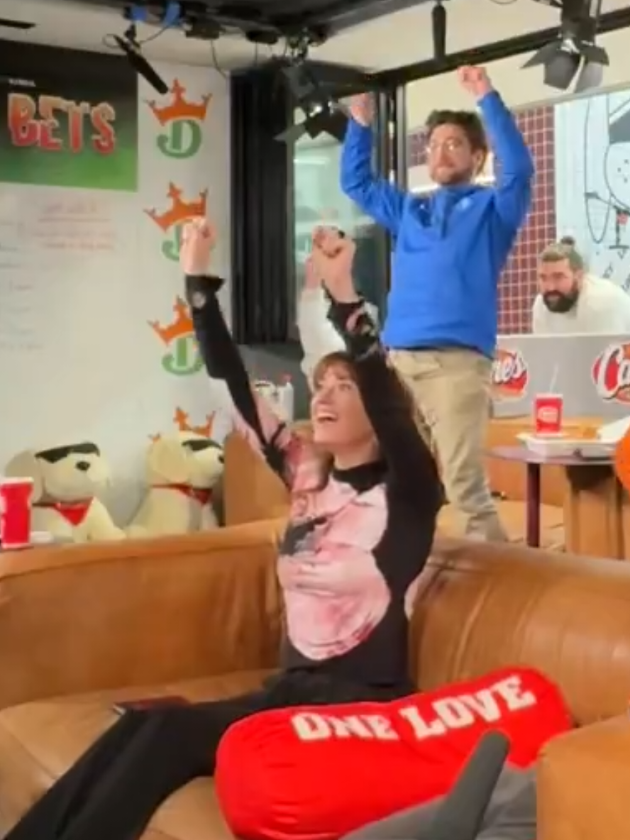 A $10,000 field goal attempt… AND THE KICK IS GOOD!!!