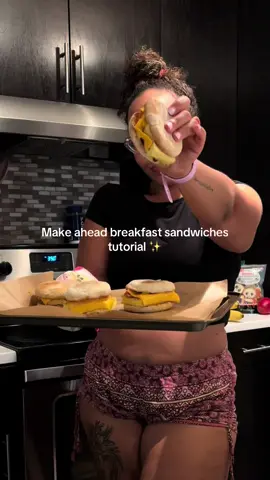 Meal prepping breakfast not only saves you time, but also money! Save this for your next breakfast food prep inspo! #mealprep #breakfast #EasyRecipe  