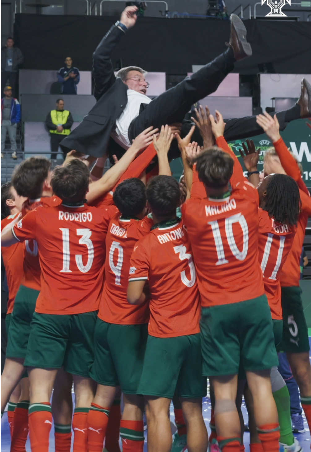 𝗣ortugal 𝗢n 𝗩iew da revalidação do título Europeu de Futsal Sub-19 🏆🇵🇹 #FazHistória 🎥 Vídeo completo no YouTube | Full vídeo in YouTube  𝗣ortugal 𝗢n 𝗩iew for the U19 Futsal European title revalidation 🏆🇵🇹 #HistoryNeedsMakers