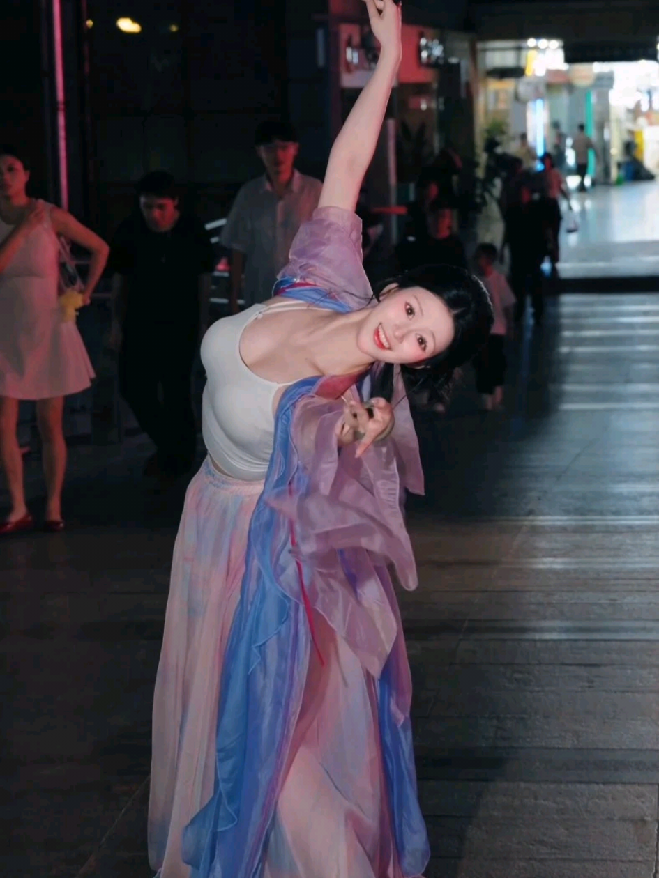 怎么忍心怪你  犯了错~ #女大学生 #古典舞 #过火dj