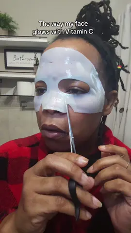 Nothing like turmeric & Vitamin C sinks into your skin overnight and wake up glowing! #kojicacid  #skincare  #tumericskincare  #brighteningmask  #medicubeskincare 