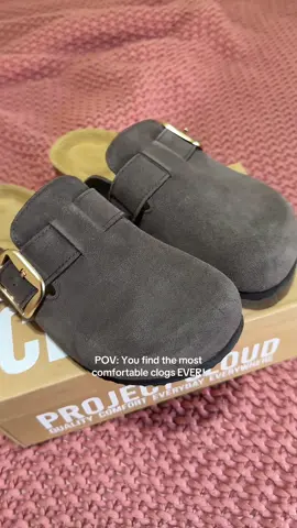 No one was gonna tell me these are the most comfy and cloudy clogs ever?! And real suede! Happy feet 👣  @Project Cloud Shop #clogs #fallshoes #projectcloud 
