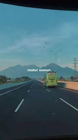 Daripada terjatuh karena mengejar Bintang, lebih baik berbaring dan menatap keindahannya Saja (@Dindateratu). Pasuruan Pride🍃 Haloo Pasuruan☺️#fyppppppppppppppppppppppp #mtrans #mtransmalang #bismania #volvobus 