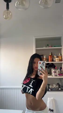 i showered #jadynvalenciaspam #lucki 