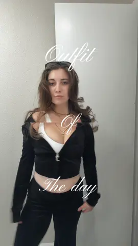 #CapCut #OOTD #TodaysFit #whatiworetoday #falloutfitinspo today’s outfit of the day🩷