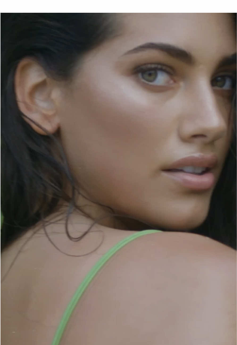 Spain looks good in #SISwimsuit 👙🇪🇸