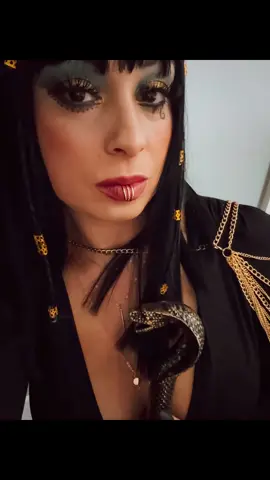Cleopatra inspired #cleopatra #fyp #halloweencostume #paratiiiiiiiiiiiiiiiiiiiiiiiiiiiiiii #queen 