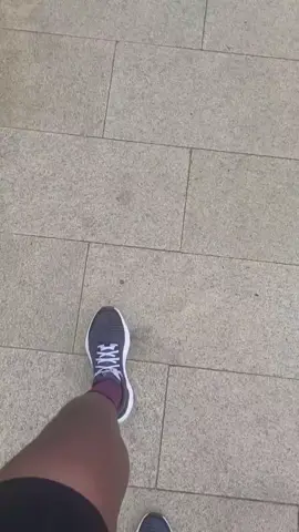 32 km de marche et de course. riviera,plateau,trechville,marcory,riviera.  Ma plus longue distance à ce jour. 5h07 de mental, de sueur et de dépassement. Chaque pas m’a rapprochée un peu plus de mes limites… et je les ai franchies. Aujourd’hui, je peux le dire : je suis une droguée de marche, une accro à cette adrénaline saine et libératrice. Et toi, tu t’y mets quand ? 👟🔥💪 #Motivation #RunLife #Marche #MentalDeGuerrière #DépassementDeSoi #TeamMarche #AddictedToProgress #Running #sports #sportive #workout #womenpower #team225 #marchelibre #followforfollowback #ActiveGirl #lesportlasanté #abidjan225🇨🇮 #cotedivoire🇨🇮 