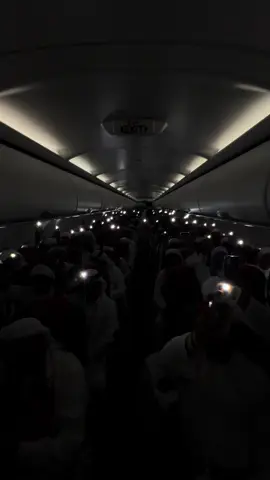 لعيون بوخالد بنروح امريكا 🫡🇦🇪✈️ #بوخالد_عزنا_وفخرنا  #محمد_بن_زايد_عزنا_وفخرنا  شكراً للشيخ راشد بن حميد النعيمي على توفيره طياره لدعم المنتخب الوطني مب غريبه عليه 🧡🧡 l@RRR #capcut #CapCut 