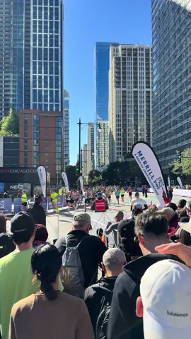 #chicago #chicagomarathon #chicagomarathon2025 #bottlegirl 