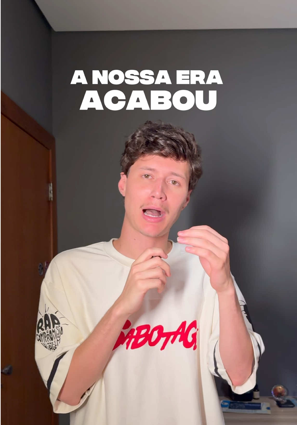 É galera, agora nós que somos enganados por vídeos na internet, nós que não sabemos mais as gírias da atualidade 