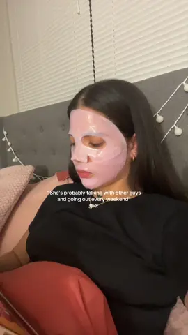 yo viendo @NI ME LADILLES | podcast <3 ✨✨💖 #fyp #nimeladilles #podcast #skincare #girls 