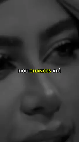 Eu sou assim: dou chances até o limite do que consigo suportar. Sou persistente, acredito que as pessoas podem evoluir, tento entender, dou espaço, espero que o tempo faça efeito. “Vai mudar, vai melhorar, é só uma fase…” — eu penso assim. Mas chega um momento em que percebo que a mudança não vem. E é aí que eu mudo. Não a outra pessoa, eu. Porque quem tem maturidade sabe que não dá pra esperar que o mundo ou alguém se ajuste ao que você precisa. O controle que você tem é sobre si mesmo, e sobre suas escolhas. Você já precisou mudar a si mesmo porque percebeu que a outra pessoa não mudaria? 💭 #Autoconhecimento #Limites #CrescimentoPessoal